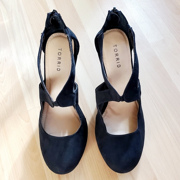 Torrid | Black Strappy Suede Wedges w/ Rounded Toe - Picture 2 of 6